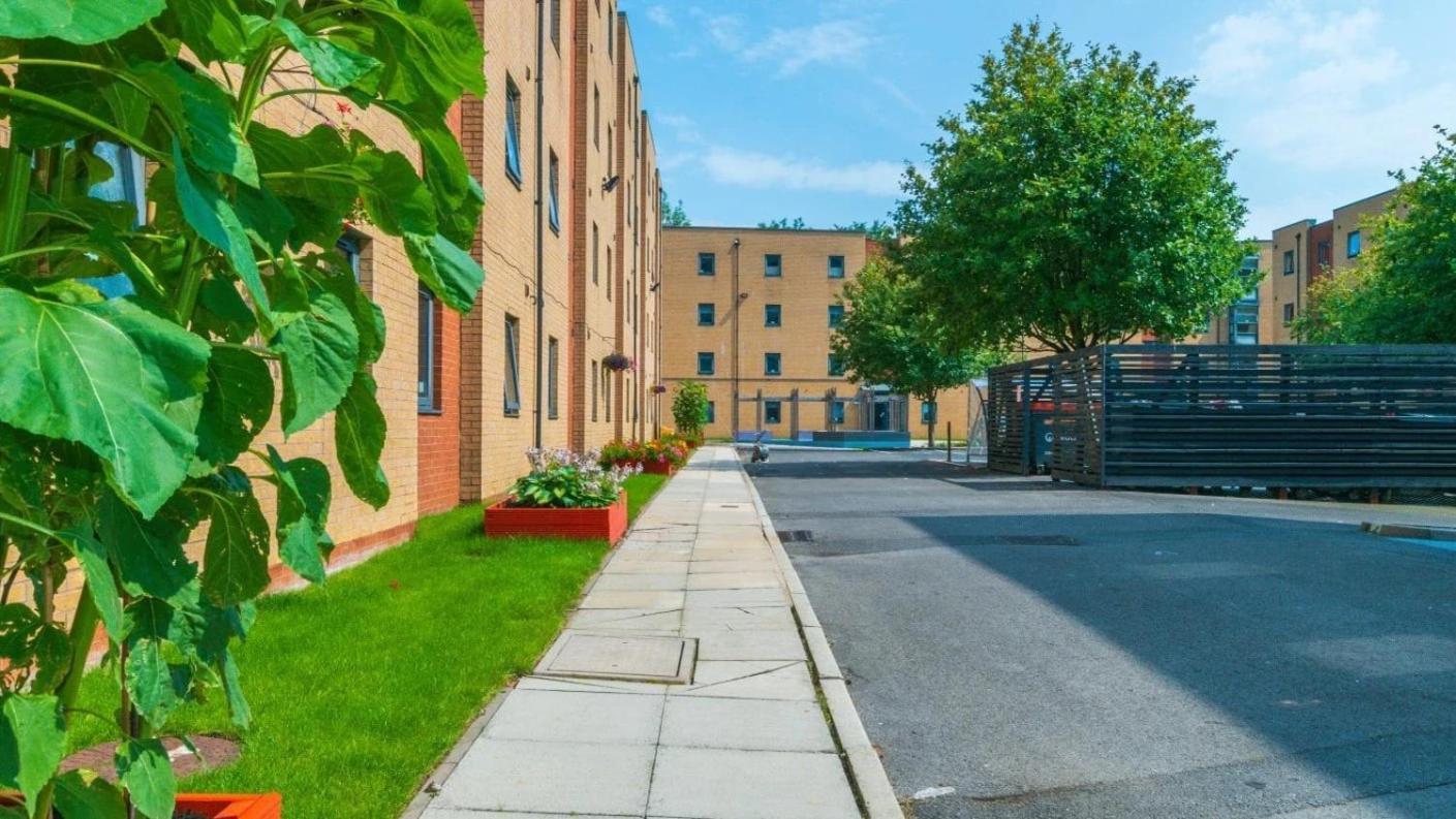 Oxford Court